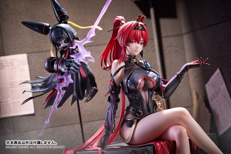 鳴潮：Wuthering Waves 吟霖 1/6 完成品フィギュア。黒を基調とした衣装をまとい、箱の上に腰掛けた吟霖と、背後に浮かぶ演出パーツを再現した全体ビジュアル。